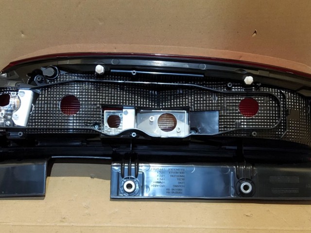 Fiat Doblo 2015-2022 utángyártott új, jobb hátsó lámpa kettényíló raktérajtós kivitelhez 52044715