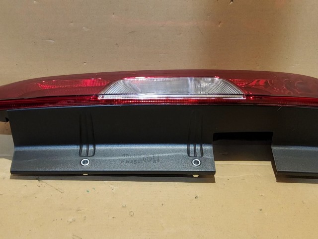 Fiat Doblo 2015-2022 utángyártott új, jobb hátsó lámpa kettényíló raktérajtós kivitelhez 52044715