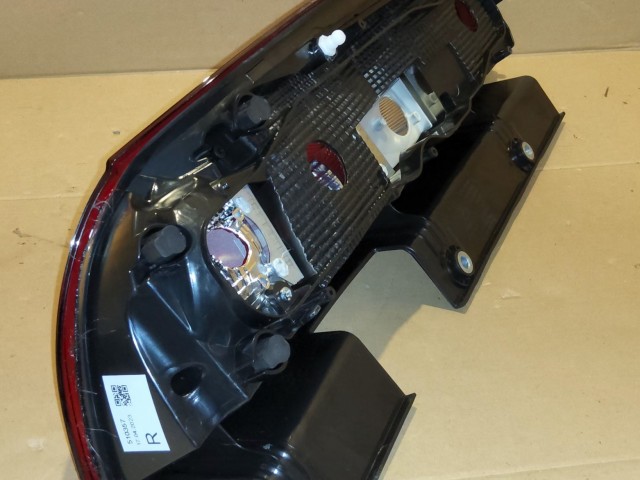 Fiat Doblo 2015-2022 utángyártott új, jobb hátsó lámpa kettényíló raktérajtós kivitelhez 52044715