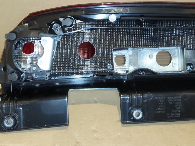 Fiat Doblo 2015-2022 utángyártott új, jobb hátsó lámpa kettényíló raktérajtós kivitelhez 52044715