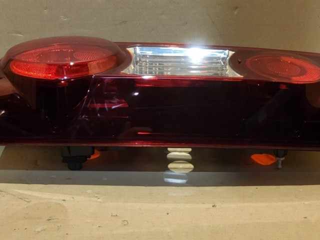 Citroen Berlingo Peugeot Partner 2012-2018 Utángyártott új Jobb hátsó lámpa Kettényíló hátsó ajtós kivitelhez 9677205480