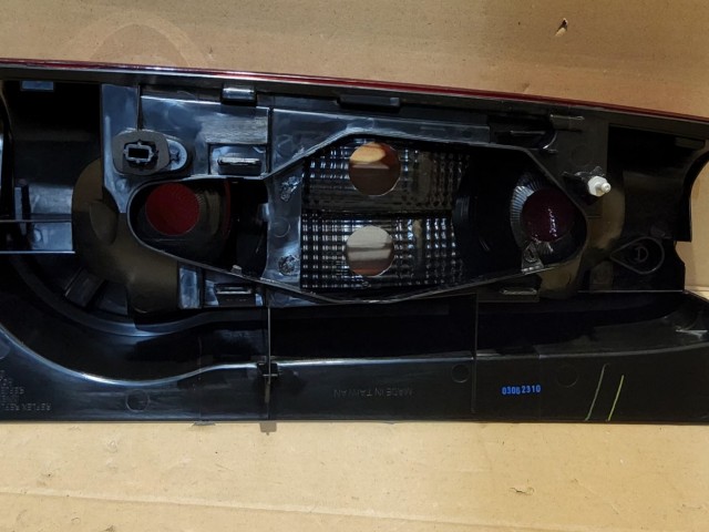 Citroen Berlingo Peugeot Partner 2012-2018 Utángyártott új Jobb hátsó lámpa Kettényíló hátsó ajtós kivitelhez 9677205480