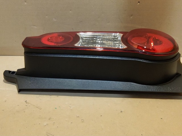 Citroen Berlingo Peugeot Partner 2012-2018 Utángyártott új Jobb hátsó lámpa Kettényíló hátsó ajtós kivitelhez 9677205480