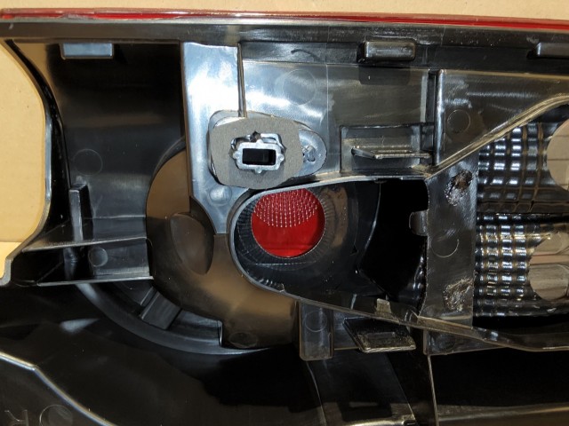 Citroen Berlingo Peugeot Partner 2012-2018 Utángyártott új Jobb hátsó lámpa Kettényíló hátsó ajtós kivitelhez 9677205480