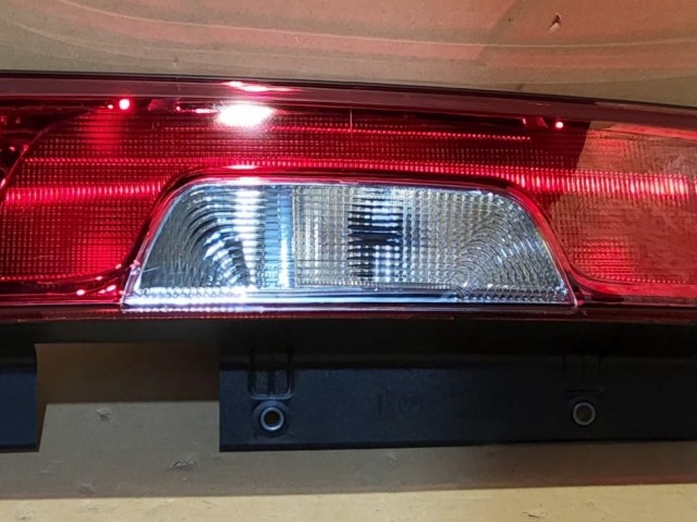 Fiat Doblo 2015-2022 utángyártott új, bal hátsó lámpa, ketté nyíló raktérajtós kivitel 52044717