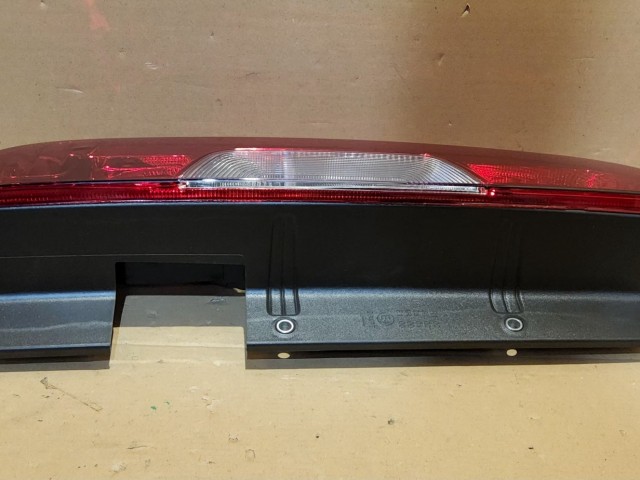 Fiat Doblo 2015-2022 utángyártott új, bal hátsó lámpa, ketté nyíló raktérajtós kivitel 52044717