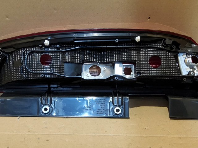 Fiat Doblo 2015-2022 utángyártott új, bal hátsó lámpa, ketté nyíló raktérajtós kivitel 52044717