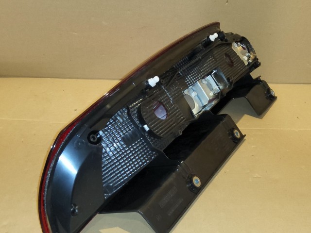 Fiat Doblo 2015-2022 utángyártott új, bal hátsó lámpa, ketté nyíló raktérajtós kivitel 52044717