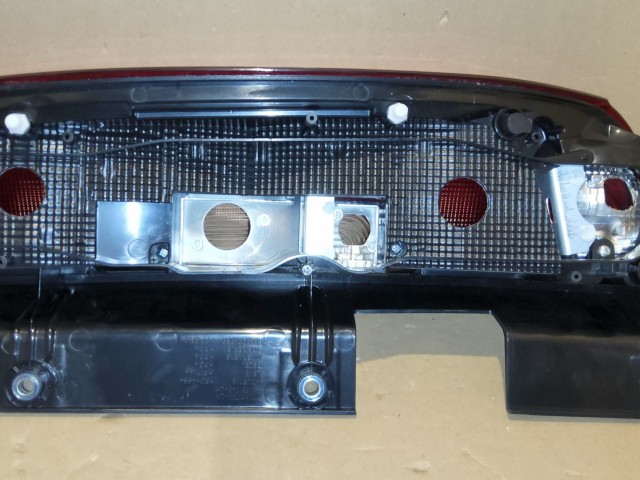 Fiat Doblo 2015-2022 utángyártott új, bal hátsó lámpa, ketté nyíló raktérajtós kivitel 52044717