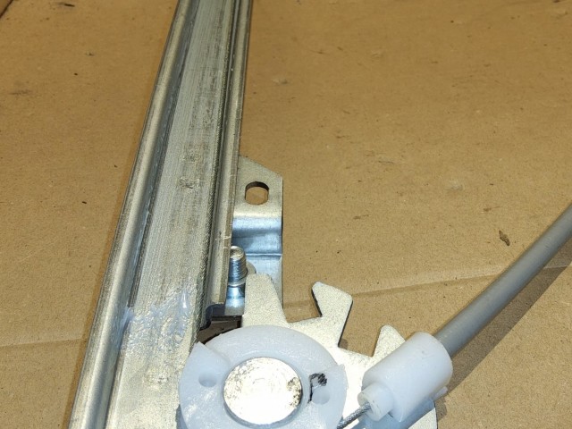 Fiat Croma utángyártott új , bal első ablakemelő mechanika