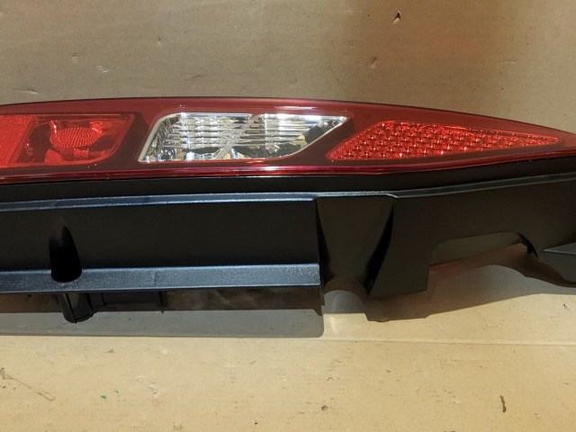 Citroen Berlingo, Peugeot Partner 2012-2018 utángyártott új, bal hátsó lámpa felnyíló csomagtérajtós kivitelhez 9677205180