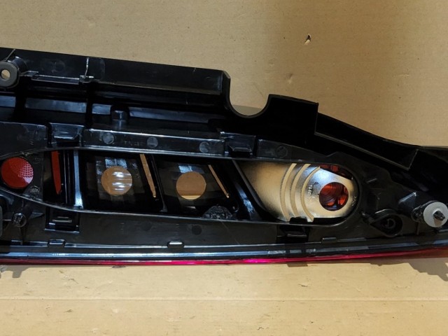 Citroen Berlingo, Peugeot Partner 2012-2018 utángyártott új, bal hátsó lámpa felnyíló csomagtérajtós kivitelhez 9677205180