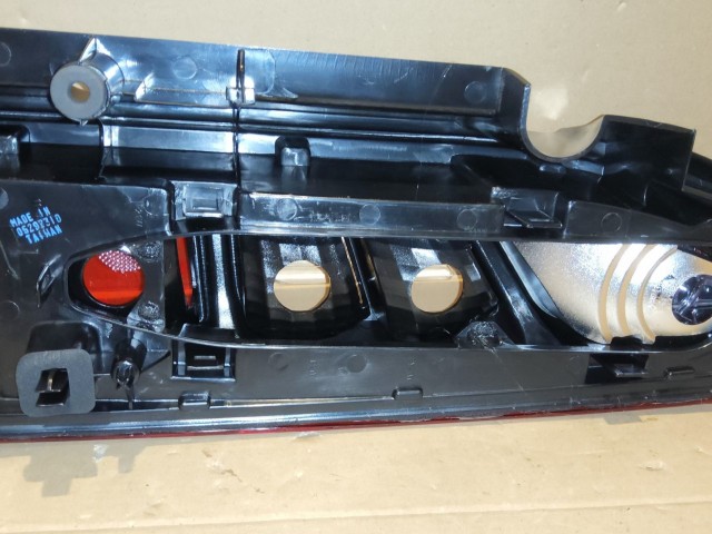 Citroen Berlingo, Peugeot Partner 2012-2018 utángyártott új, bal hátsó lámpa felnyíló csomagtérajtós kivitelhez 9677205180