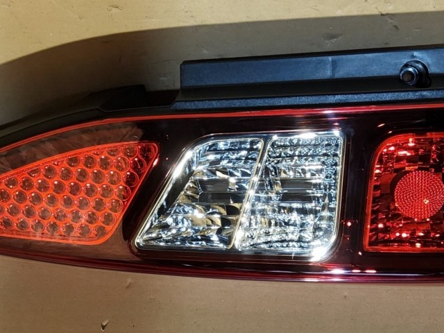 Citroen Berlingo, Peugeot Partner 2012-2018 utángyártott új, bal hátsó lámpa felnyíló csomagtérajtós kivitelhez 9677205180