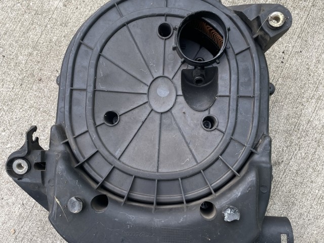 158593 Fiat Punto II.-III. 1,2 8v benzin légszűrőház, a képen látható sérüléssel