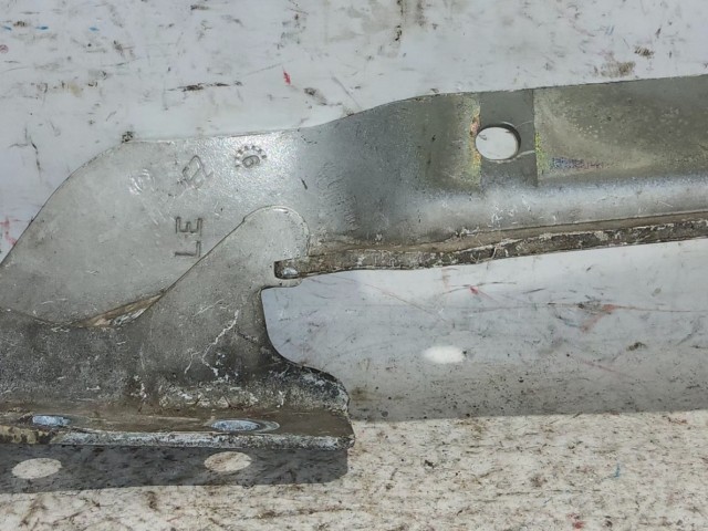 Fiat Strada fehér színű, bal oldali motorháztető zsanér