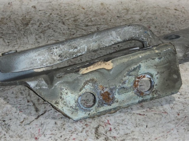 Fiat Strada fehér színű, jobb oldali motorháztető zsanér