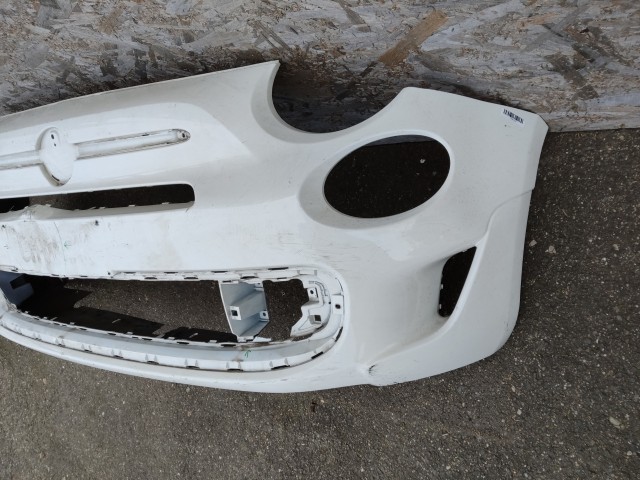 179132 Fiat 500 2015- első lökhárító, a képen látható sérüléssel   