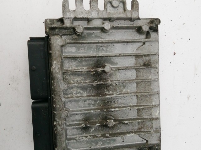 Renault Kangoo 1,4 8v benzin Motorvezérlő   S110115000 , 8200162378