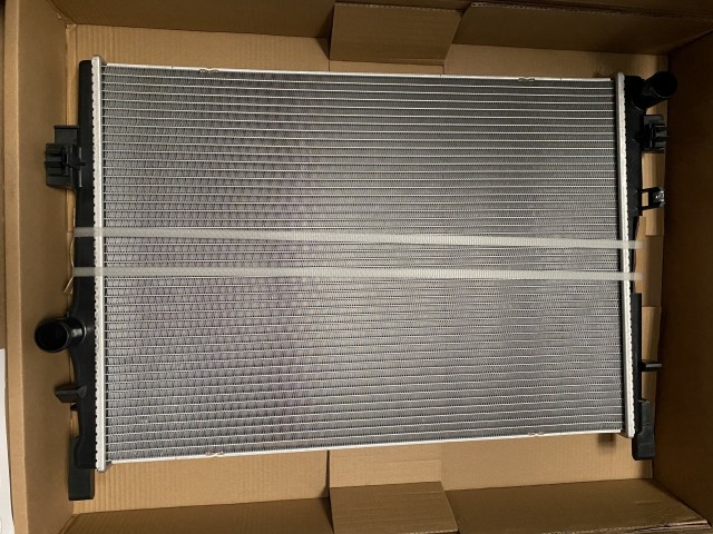 Fiat Freemont utángyártott új vízhűtő K68102115AA