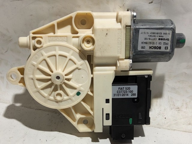 Jeep Renegade 0130822664 számú, jobb első ablakemelő motor 