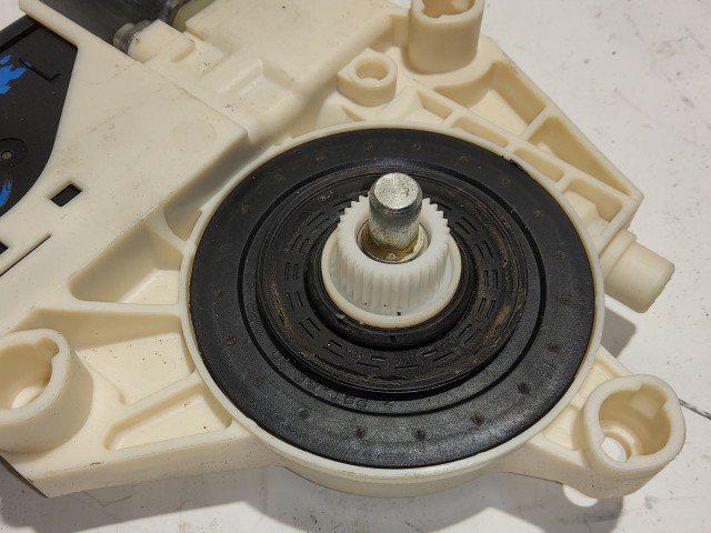 Jeep Renegade 0130822664 számú, jobb első ablakemelő motor 