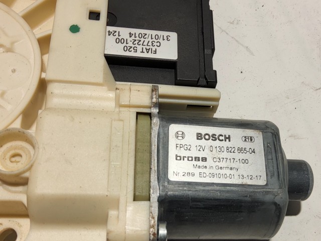 Jeep Renegade 0130822665 számú, bal első ablakemelő motor 