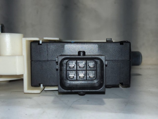 Jeep Renegade 0130822665 számú, bal első ablakemelő motor 