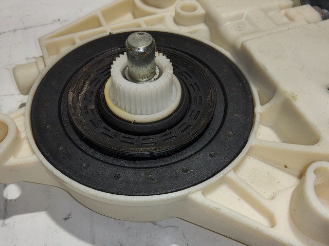 Jeep Renegade 0130822665 számú, bal első ablakemelő motor 