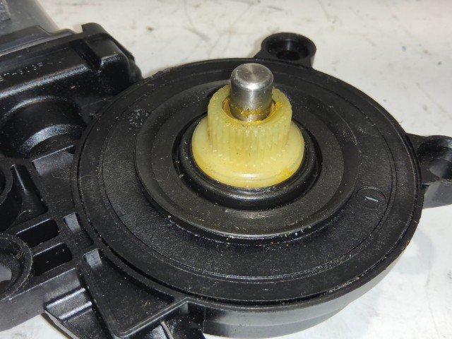 Lancia Ypsilon 2003-2011 jobb oldali ablakemelő motor 71732835