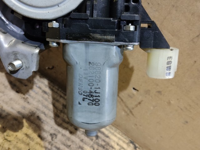 Hyundai I20 2008-2012 jobb első elektromos  Ablakemelő 98820-1J100