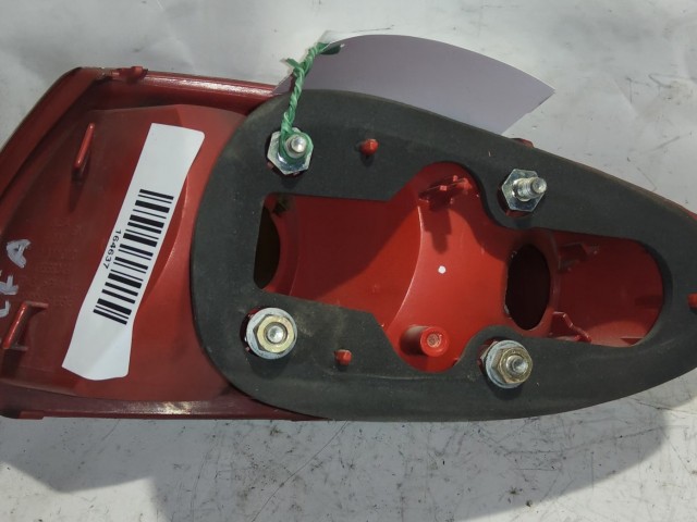 Alfa Romeo 147 bal hátsó külső lámpa, izzó foglalat nélkül !!!!