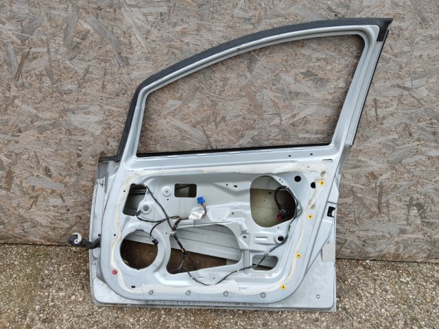 153535 Fiat Grande Punto  2005-2009 jobb első ajtó, a képen látható sérüléssel 5 ajtós