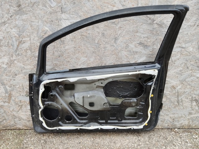 138366 Fiat Grande Punto  2005-2009 jobb oldali ajtó, a képen látható sérüléssel 3 ajtós
