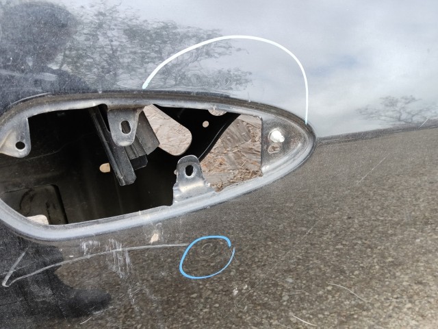 138372 Fiat Grande Punto 2005-2009 jobb oldali ajtó, a képen látható sérüléssel 3 ajtós