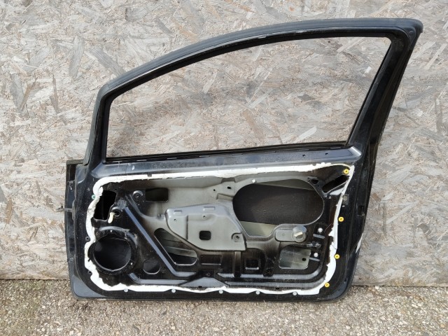138374 Fiat Grande Punto 2005-2009 jobb oldali ajtó, a képen látható sérüléssel 3 ajtós