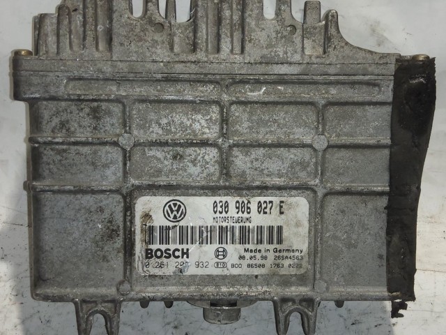 Volkswagen Polo 6N1 motorvezérlő 1,0 8v benzin 0261203932 , 030906027E