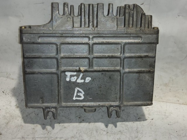 Volkswagen Polo 6N1 motorvezérlő 1,0 8v benzin 0261203932 , 030906027E