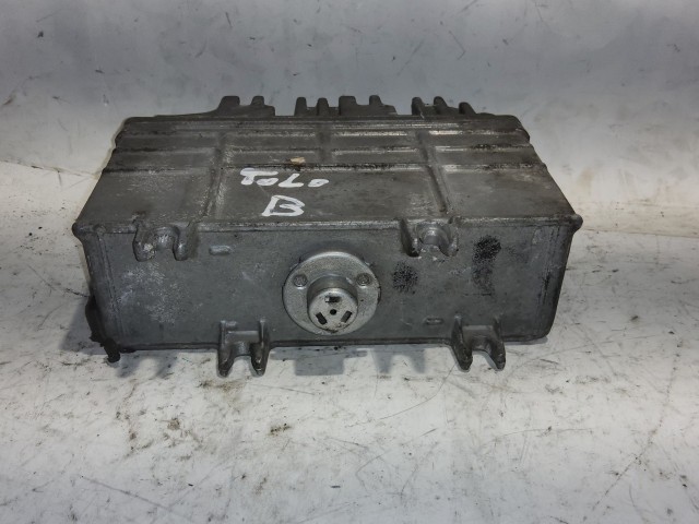 Volkswagen Polo 6N1 motorvezérlő 1,0 8v benzin 0261203932 , 030906027E