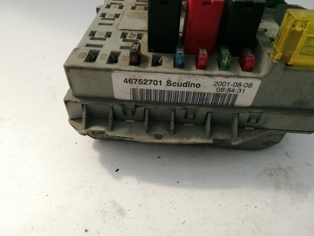Fiat Doblo 2000-2005 külső Biztosítéktábla 46752701