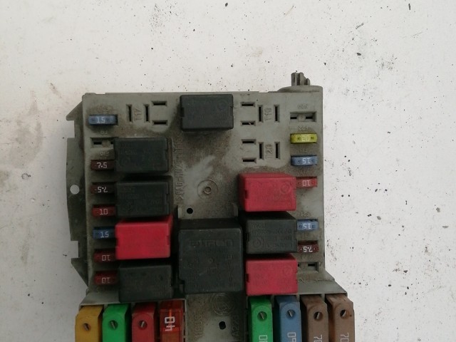 Lancia Ypsilon 2003-2011 külső Biztosítéktábla 51774935