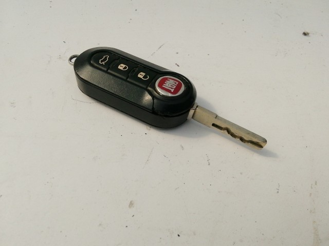 Fiat Grande Punto  2005-2009 Kulcs Használt   a képen látható sérüléssel