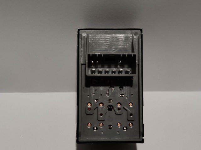 Fiat Grande Punto utángyártott új, ablakemelő kapcsoló 735380444