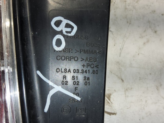 143821 Lancia Ypsilon 2003-2011 bal hátsó Lámpa, a képen látható sérüléssel, izzófoglalat nélkül!!