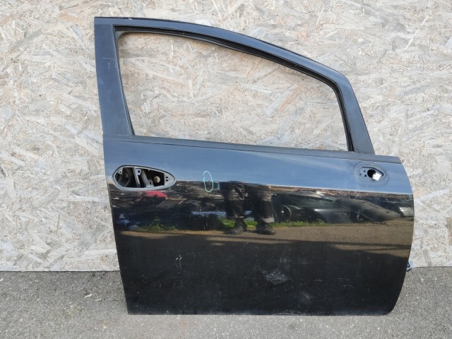 179528 Fiat Grande Punto  2005-2009 5 ajtós jobb első ajtó, a képen látható sérüléssel