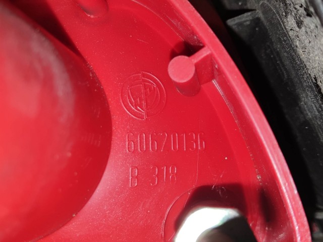 Alfa Romeo 156 jobb hátsó külső lámpa, a képen látható sérüléssel