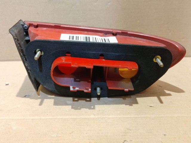 Alfa Romeo 156 jobb hátsó külső lámpa, a képen látható sérüléssel