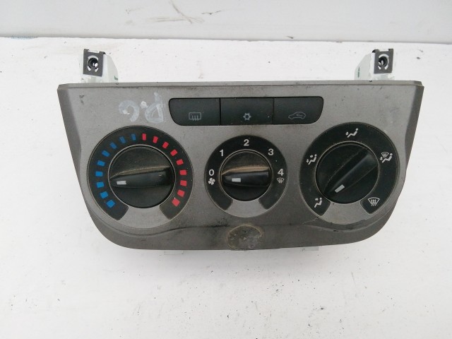 181860 Fiat Grande Punto  2005-2009 Fűtés kapcsoló, a képen látható sérüléssel