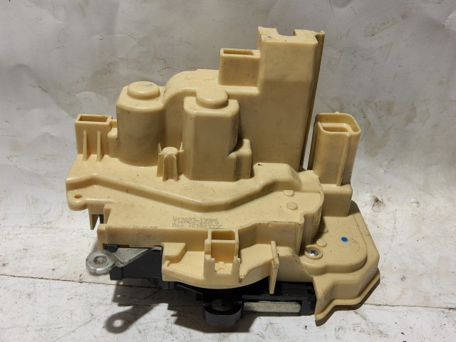 Fiat Panda III. 2012-2024 bal hátsó ajtózár 51843325