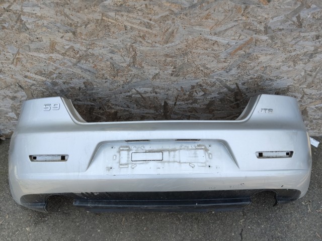 104432 Alfa Romeo 159 hátsó lökhárító 2 kipufogós, nem parkszenzor helyes, alsó rögzítőpont sérült